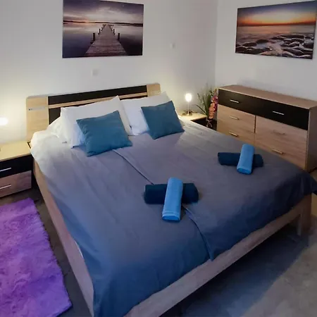 Lovely In With Wifi Apartmán